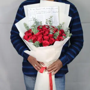 Buy Red Roses - 10 Stem Red Rose Bouquet | Blacktulipflowers.in